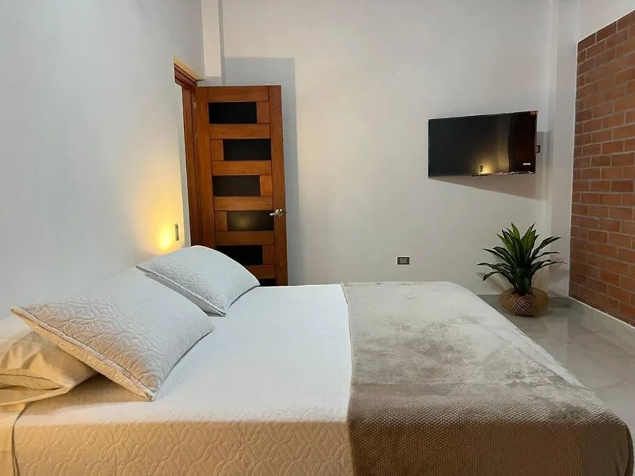 Palos Altos House Poblado 6 Min To Provenza Medellin 0*,  Colombia